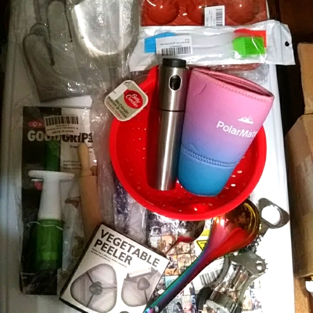 Bundle of kitchen accessories 14 pcs >$70 worth